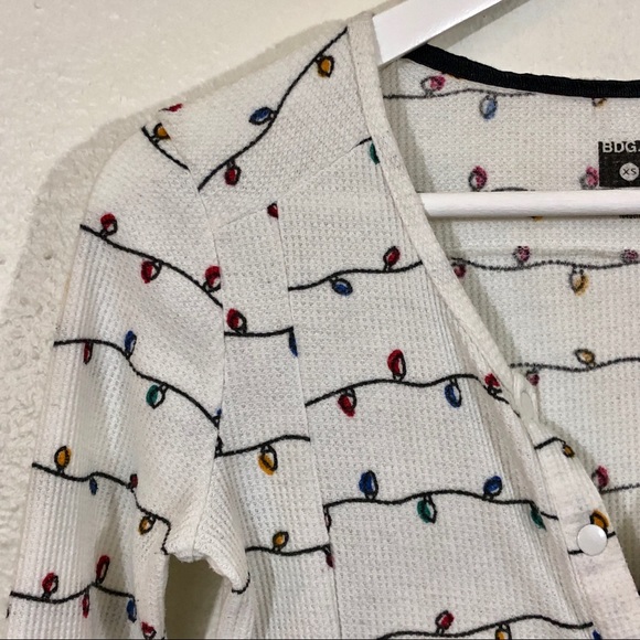 SUMMER CLOSEOUT ☀️ \BDG\• Holiday String Lights Romper - Picture 2 of 8